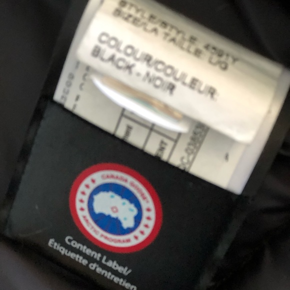 2020 Boys Large (14-16) Canada Goose Logan Parka. Currently priced online $850 - Picture 7 of 14